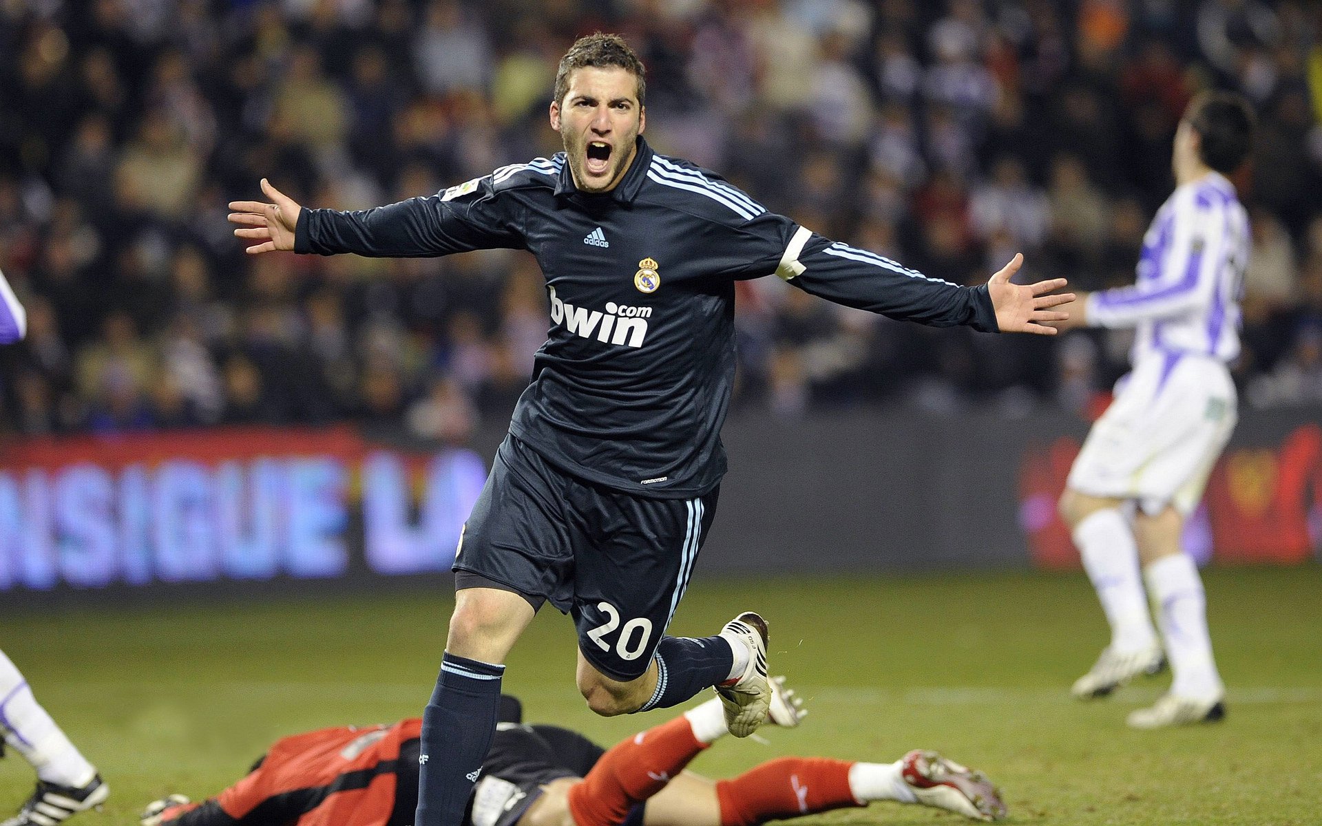 加纳火力压制荷兰,贝林厄姆如何成为破局的关键先生?